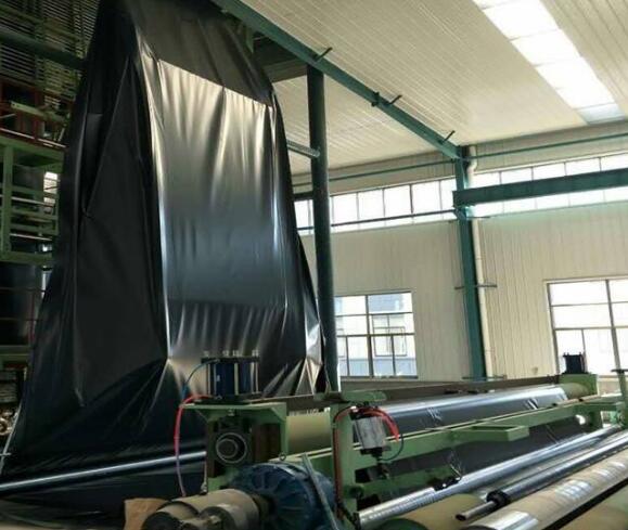 復(fù)合土工膜生產(chǎn)設(shè)備